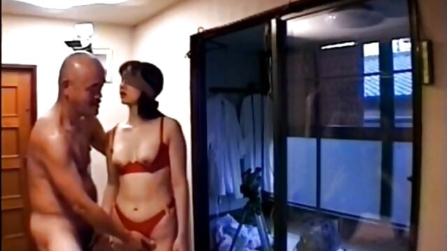 Barna barátnője, Savannah Fyre megnyalja az izzadt csávó anális pornó videók lyukát